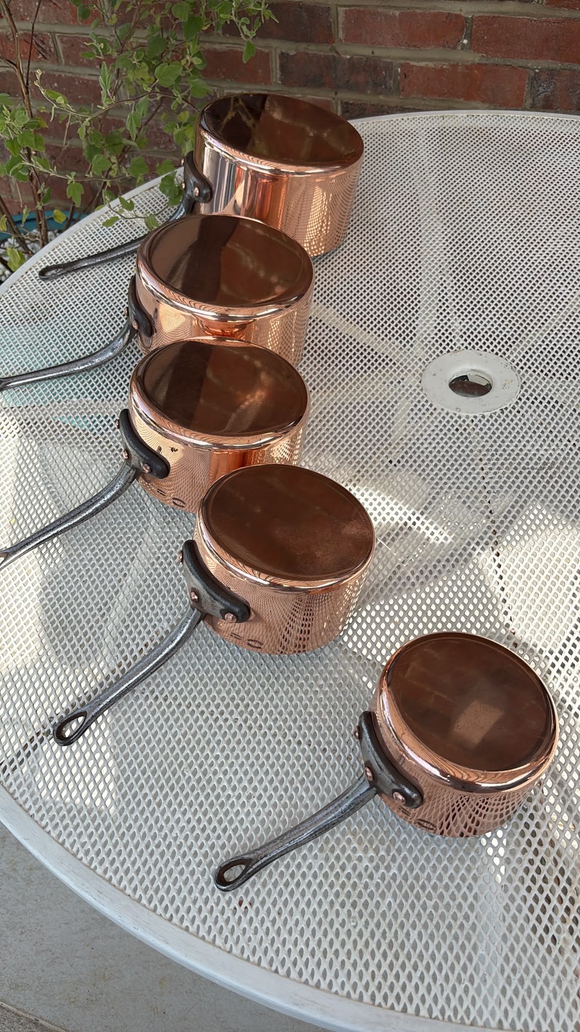 Image of Set of 5 Vintage copper saucepans in fantastic condition