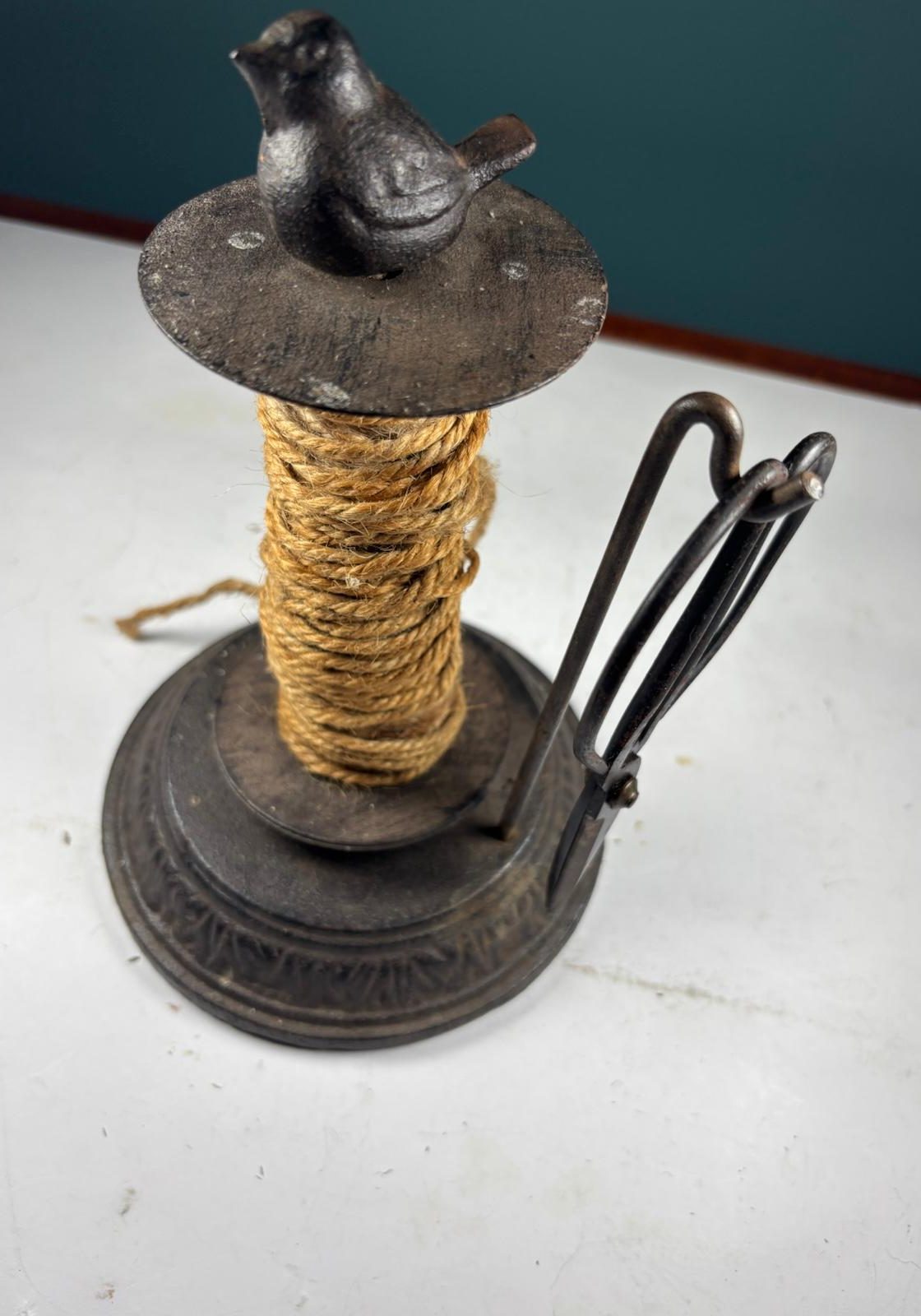 Image of Vintage robin-mounted twine spool and scissors